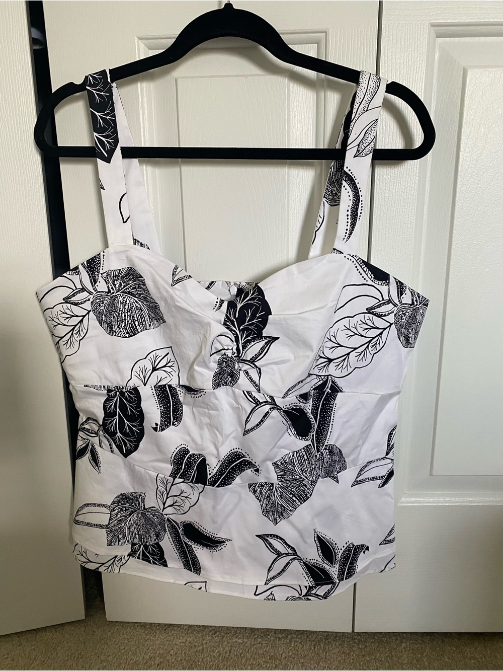 Women’s White House/Black Market Black & White Floral Square-Neck Top - Picture 2 of 6